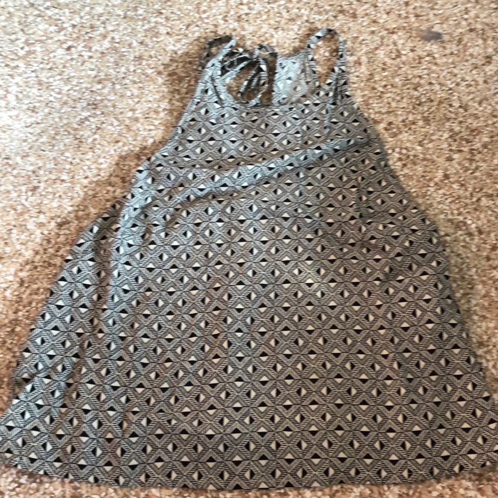 Black and white tank top - patterned